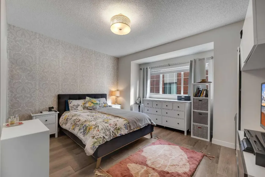 527 15 Avenue SW Calgary AB T2R 1R5