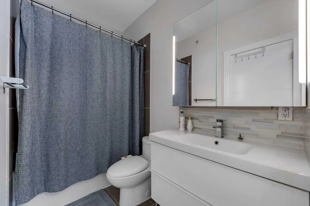 527 15 Avenue SW Calgary AB T2R 1R5