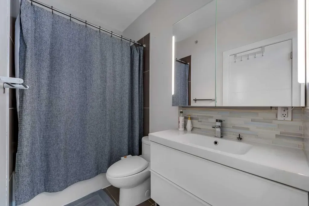 527 15 Avenue SW Calgary AB T2R 1R5