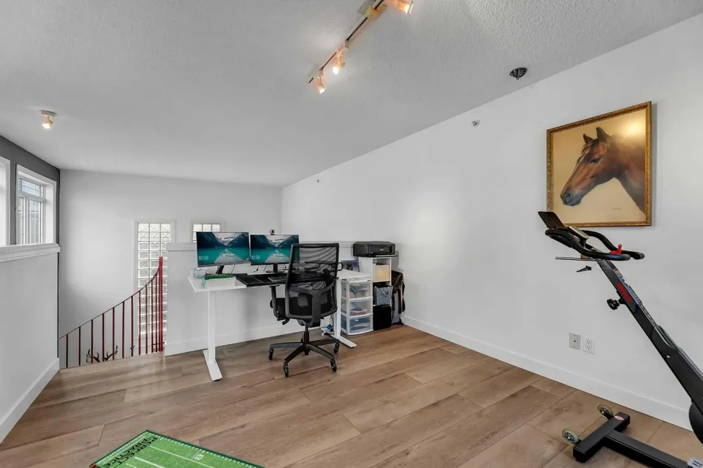 527 15 Avenue SW Calgary AB T2R 1R5