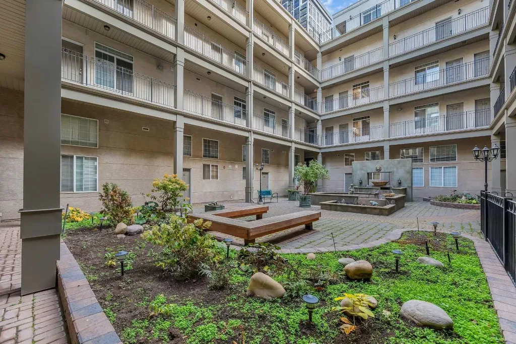 527 15 Avenue SW Calgary AB T2R 1R5