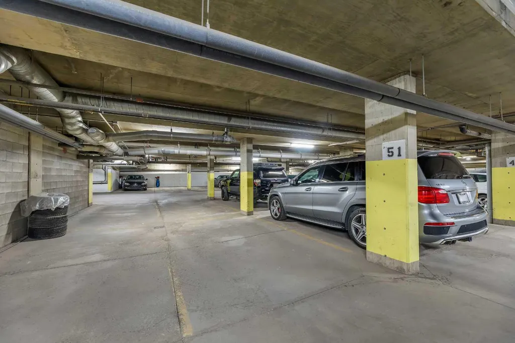 527 15 Avenue SW Calgary AB T2R 1R5