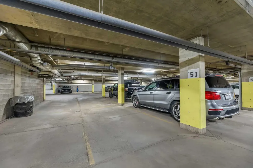 527 15 Avenue SW Calgary AB T2R 1R5