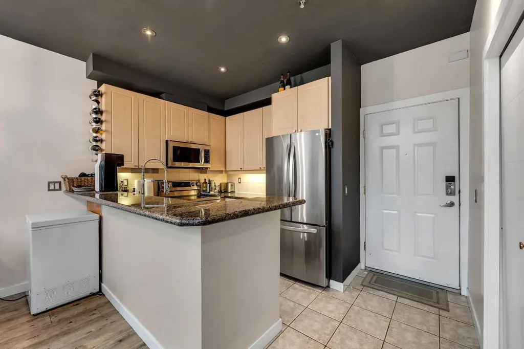 527 15 Avenue SW Calgary AB T2R 1R5