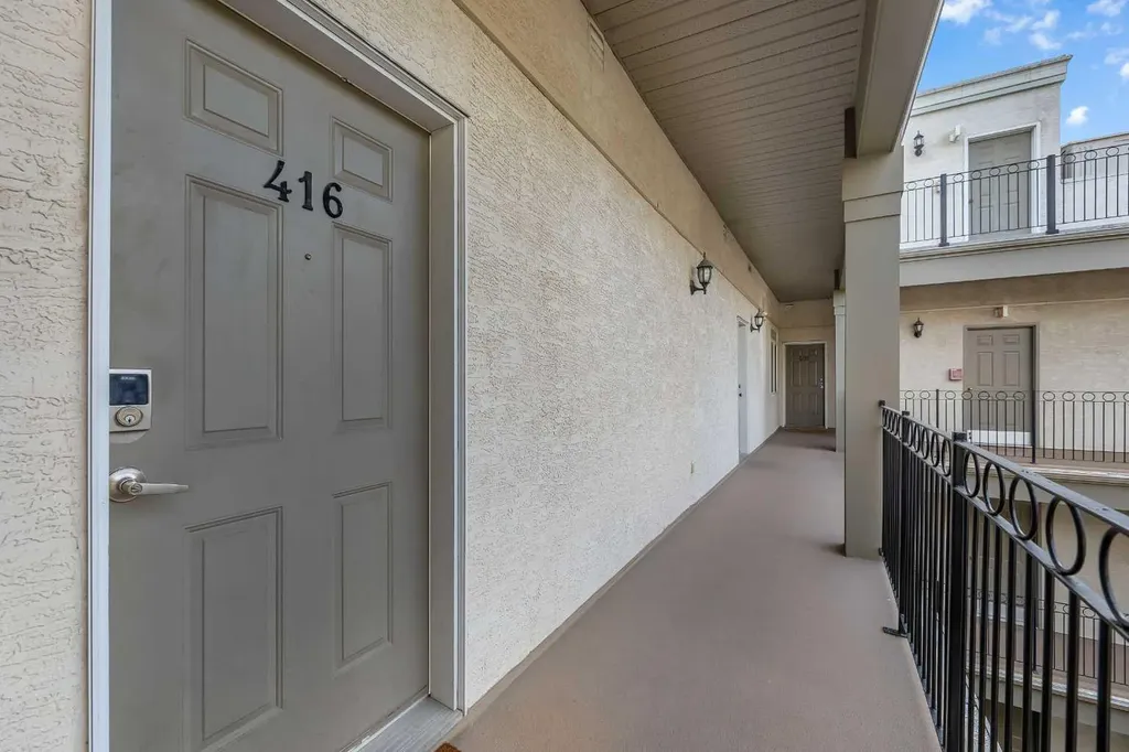 527 15 Avenue SW Calgary AB T2R 1R5
