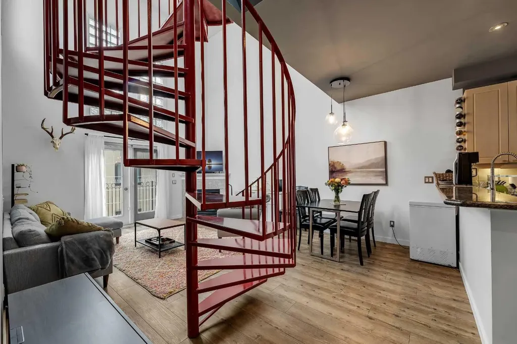 527 15 Avenue SW Calgary AB T2R 1R5
