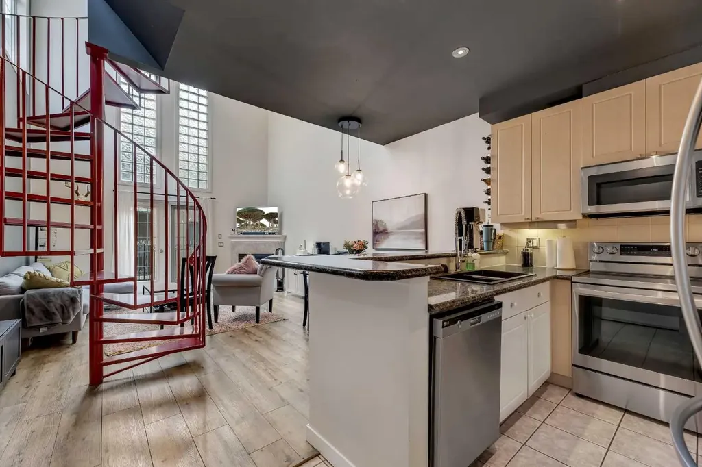 527 15 Avenue SW Calgary AB T2R 1R5