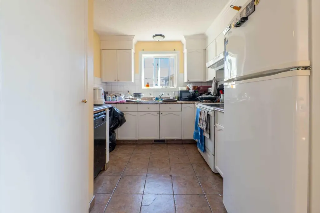 27 Erin Grove Court SE Calgary AB T2B3A8