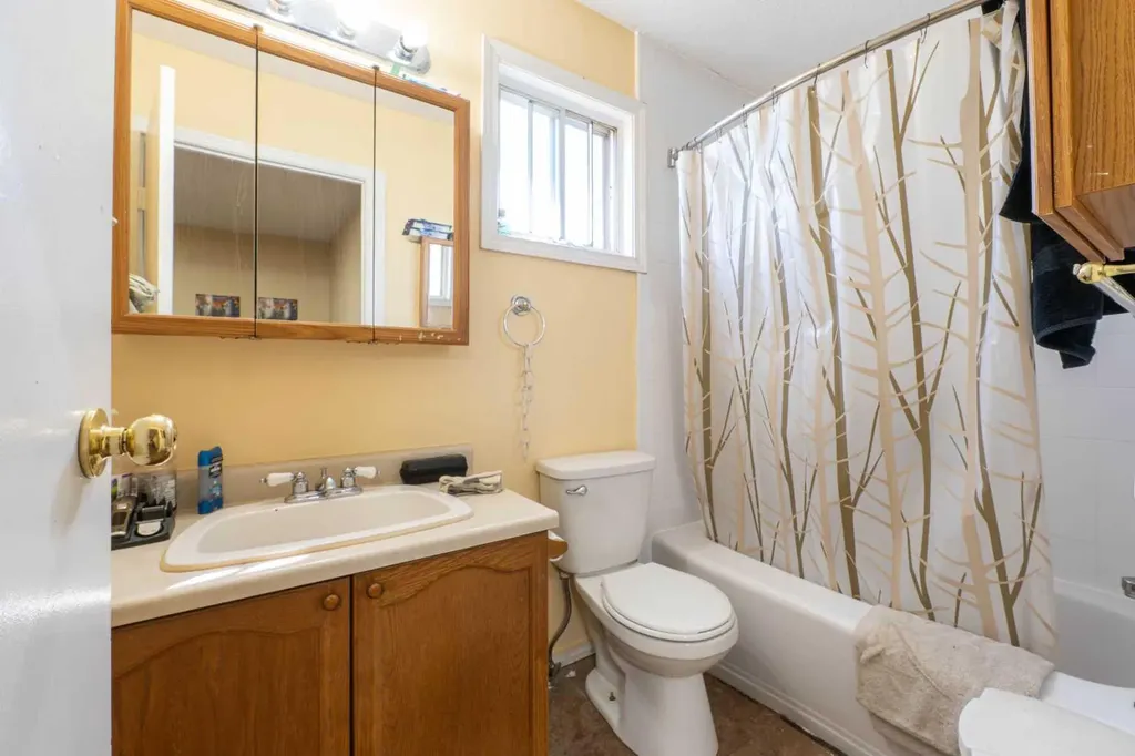 27 Erin Grove Court SE Calgary AB T2B3A8