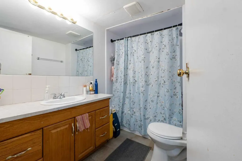 27 Erin Grove Court SE Calgary AB T2B3A8