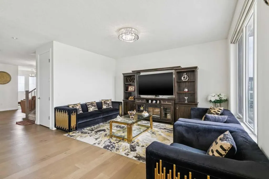 375 Corner Meadows Avenue NE Calgary AB T3N1X7