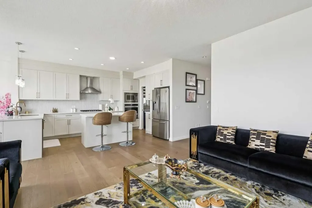 375 Corner Meadows Avenue NE Calgary AB T3N1X7