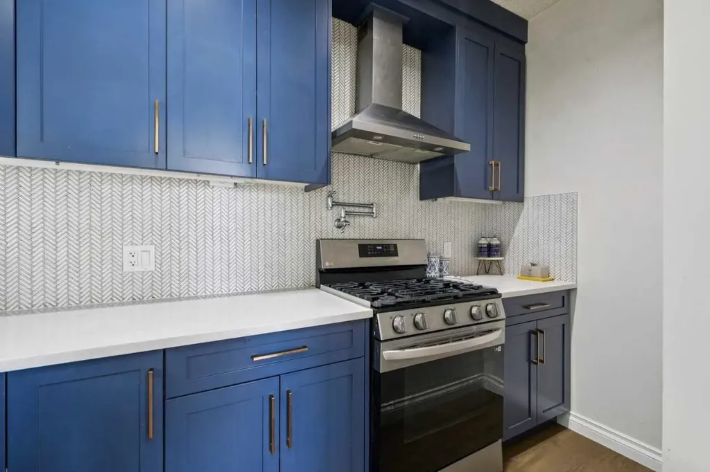 375 Corner Meadows Avenue NE Calgary AB T3N1X7