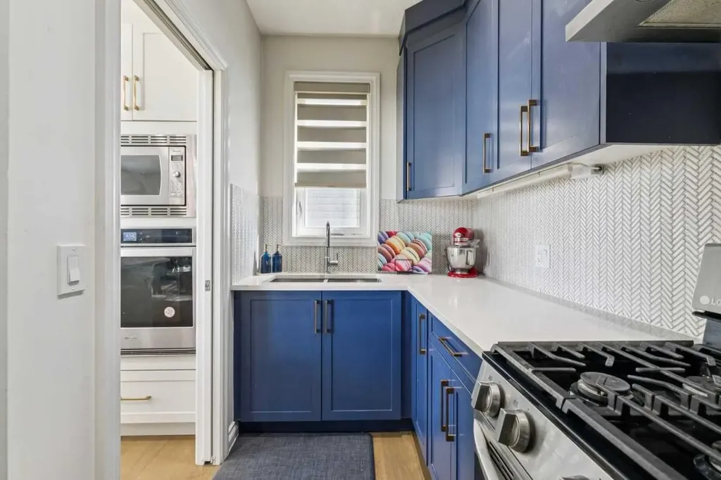 375 Corner Meadows Avenue NE Calgary AB T3N1X7