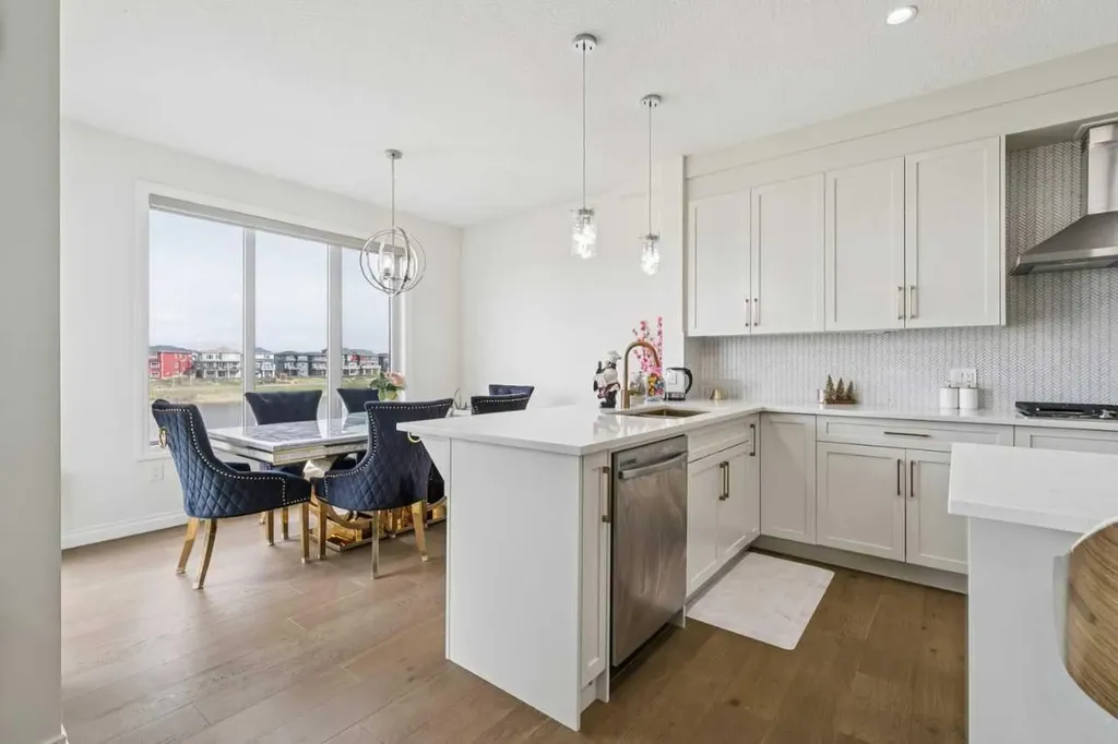 375 Corner Meadows Avenue NE Calgary AB T3N1X7