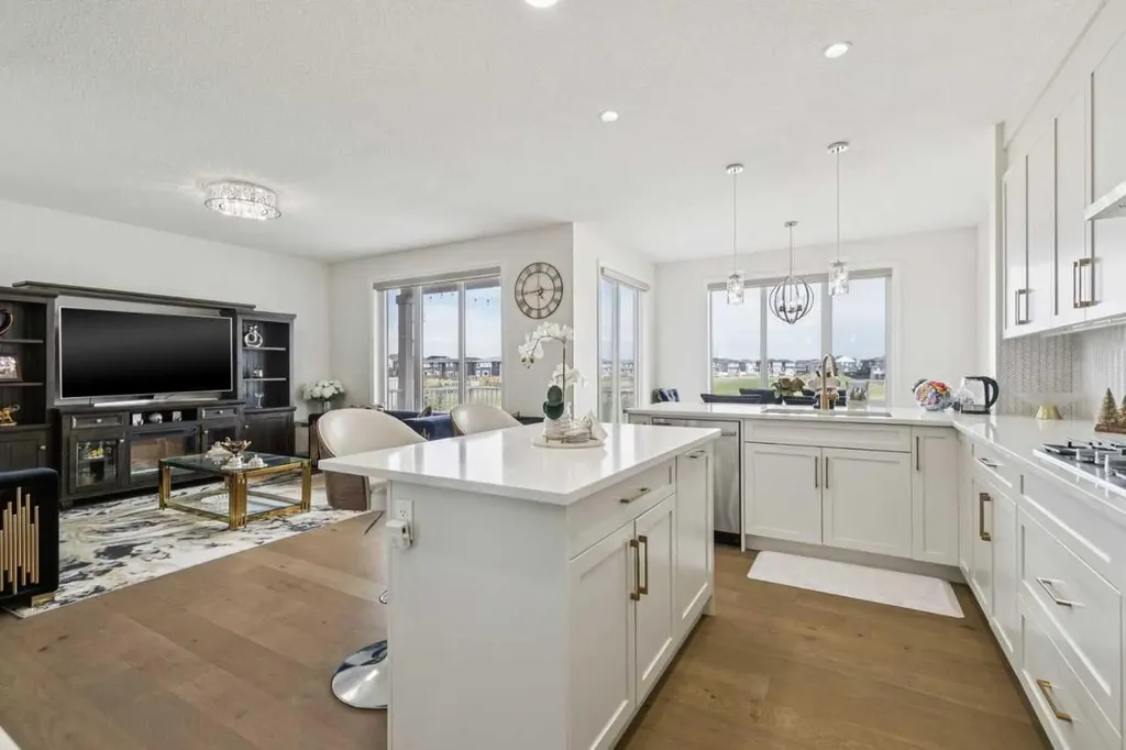 375 Corner Meadows Avenue NE Calgary AB T3N1X7