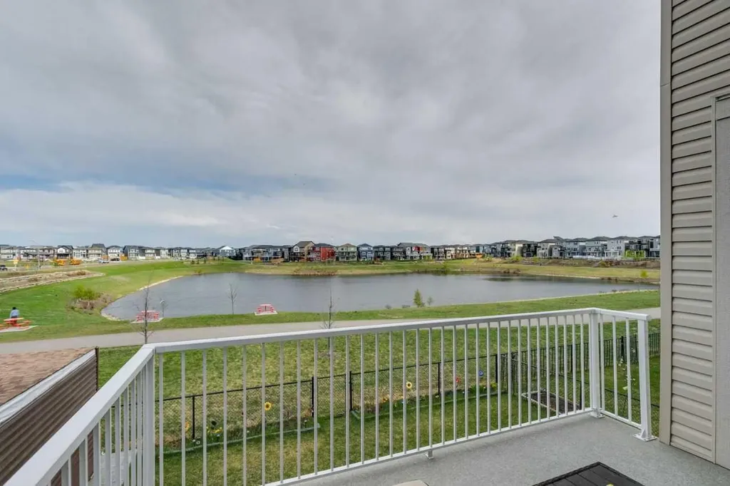 375 Corner Meadows Avenue NE Calgary AB T3N1X7