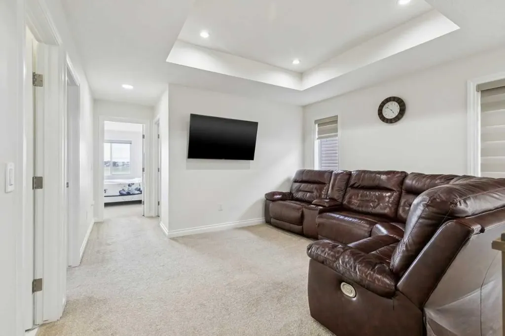 375 Corner Meadows Avenue NE Calgary AB T3N1X7