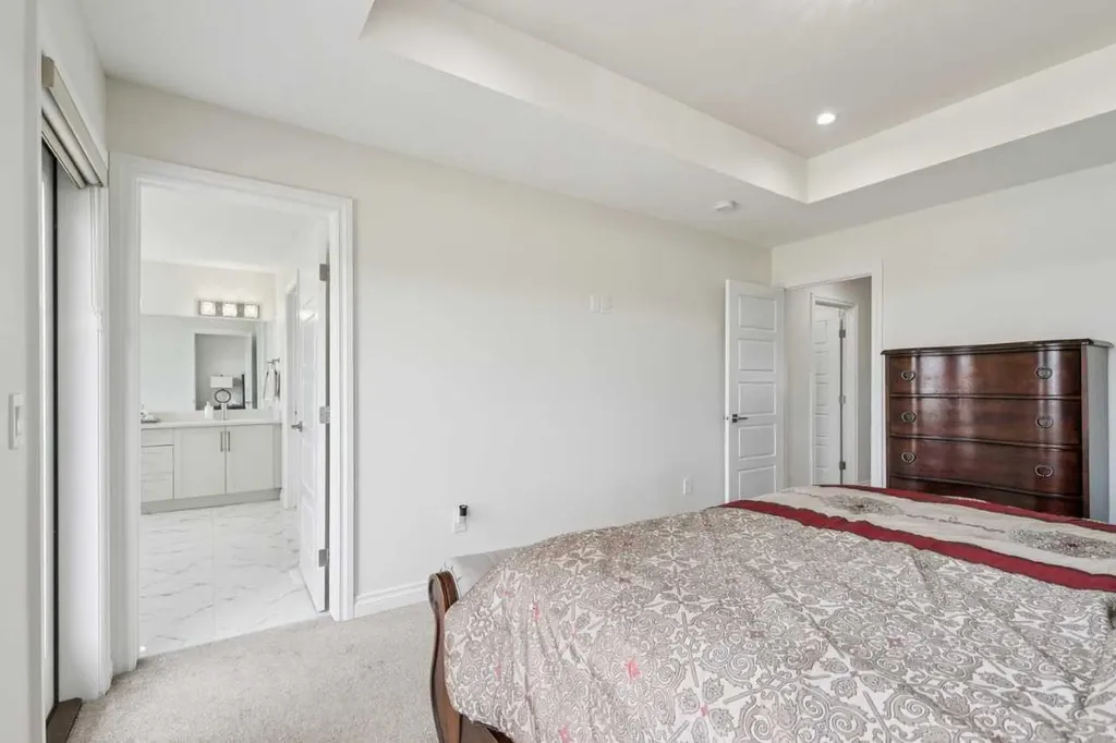 375 Corner Meadows Avenue NE Calgary AB T3N1X7