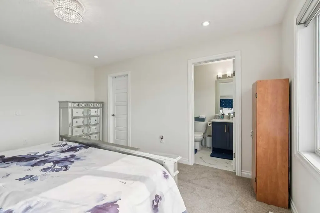375 Corner Meadows Avenue NE Calgary AB T3N1X7