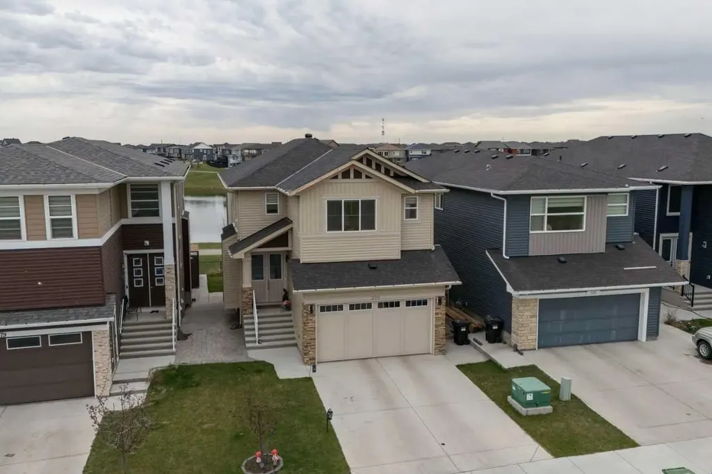 375 Corner Meadows Avenue NE Calgary AB T3N1X7