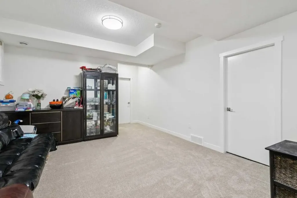 375 Corner Meadows Avenue NE Calgary AB T3N1X7