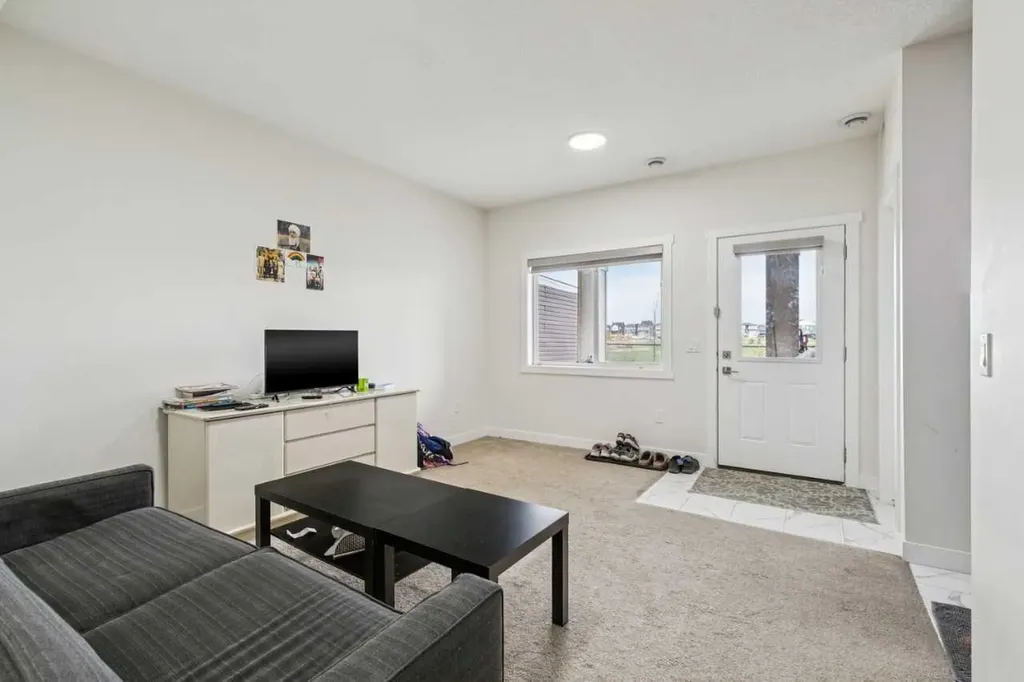 375 Corner Meadows Avenue NE Calgary AB T3N1X7