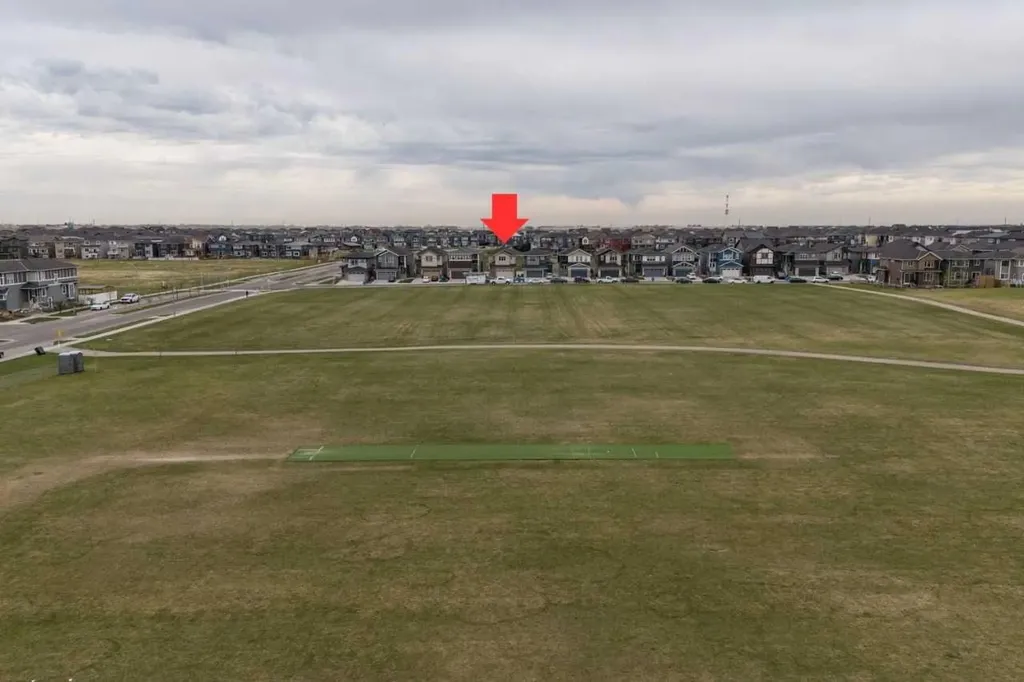 375 Corner Meadows Avenue NE Calgary AB T3N1X7