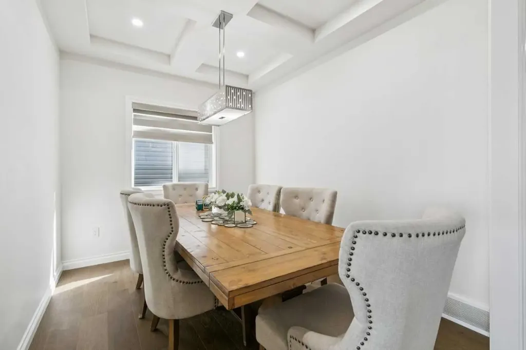 375 Corner Meadows Avenue NE Calgary AB T3N1X7