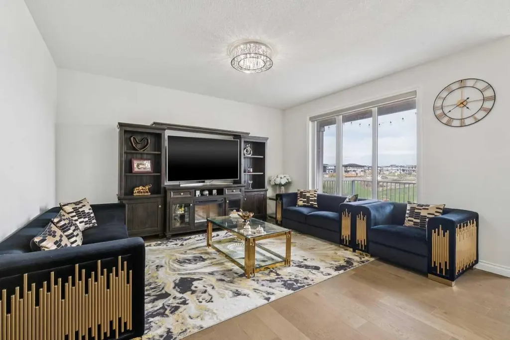 375 Corner Meadows Avenue NE Calgary AB T3N1X7