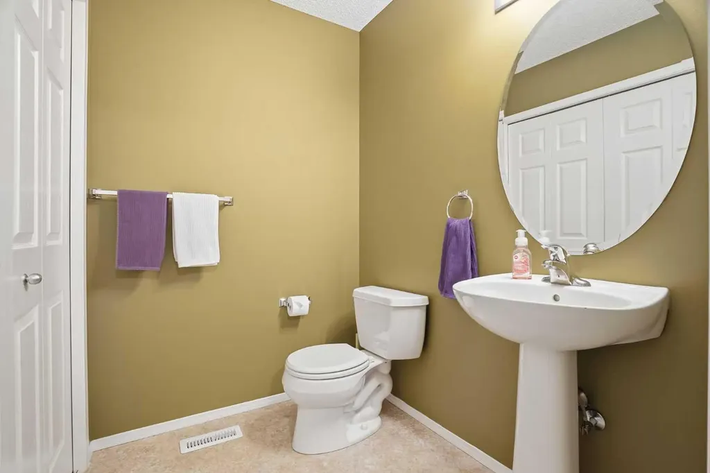 56 Everglen Way SW Calgary AB T2Y 5G3