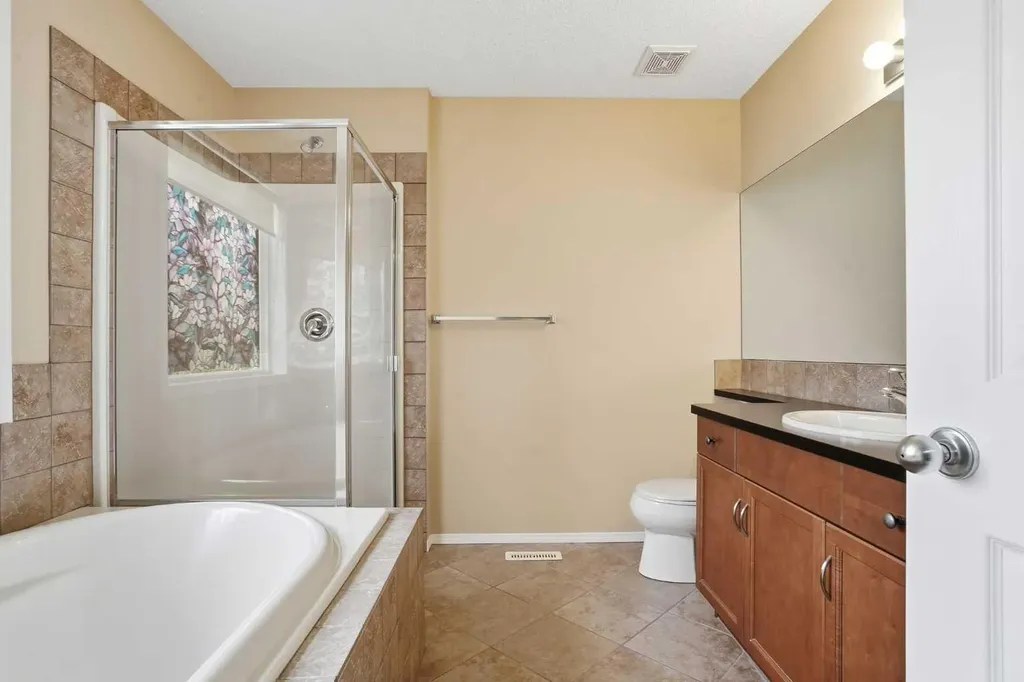 56 Everglen Way SW Calgary AB T2Y 5G3