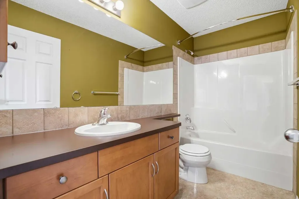 56 Everglen Way SW Calgary AB T2Y 5G3