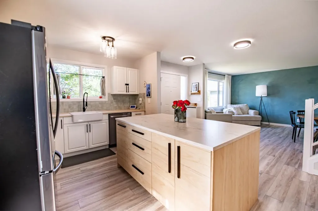 105 Erickson Drive Red Deer AB T4R 1X9