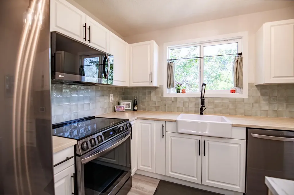 105 Erickson Drive Red Deer AB T4R 1X9