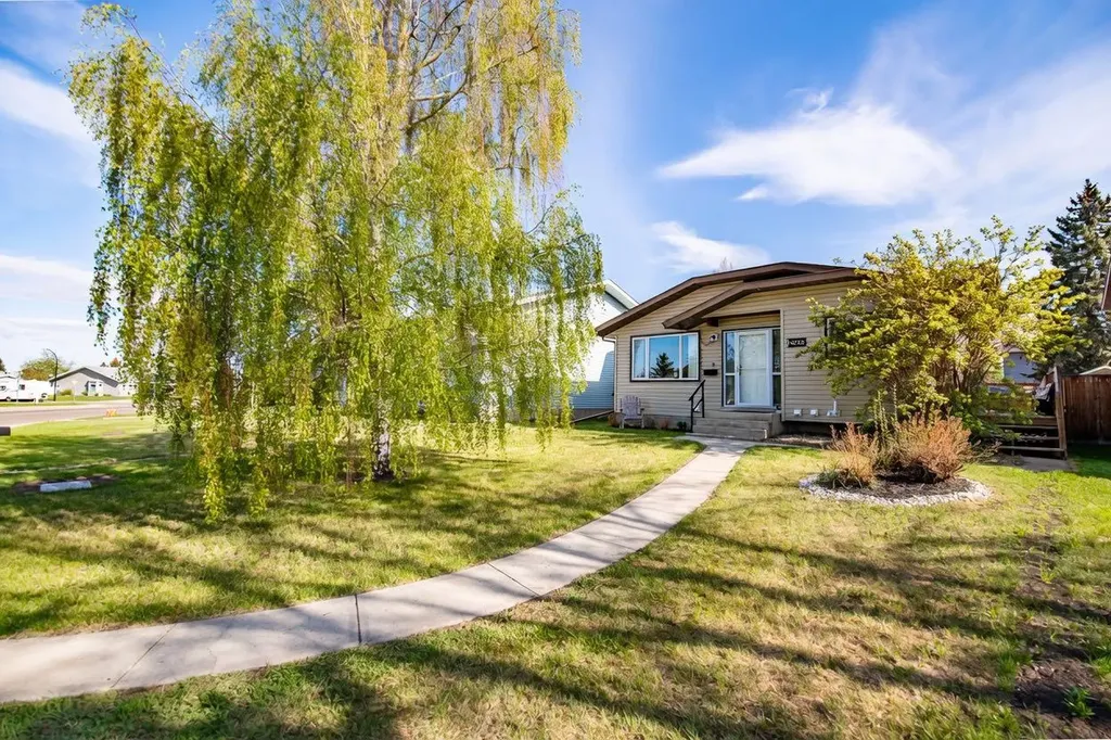 105 Erickson Drive Red Deer AB T4R 1X9
