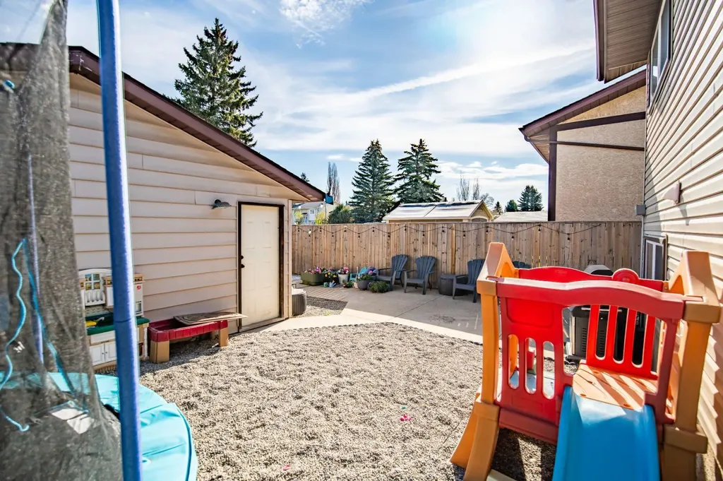 105 Erickson Drive Red Deer AB T4R 1X9