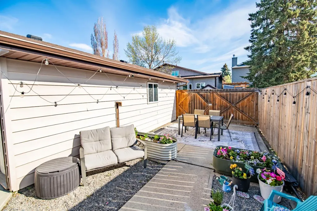 105 Erickson Drive Red Deer AB T4R 1X9