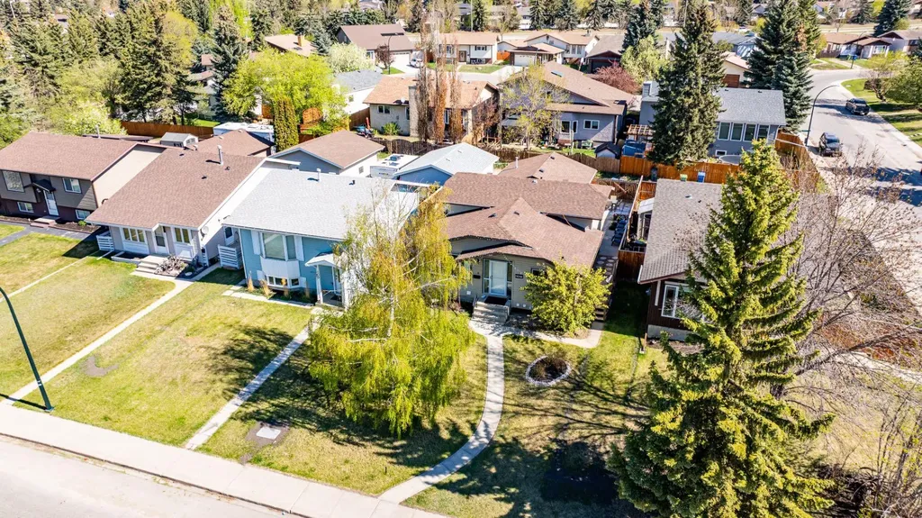 105 Erickson Drive Red Deer AB T4R 1X9