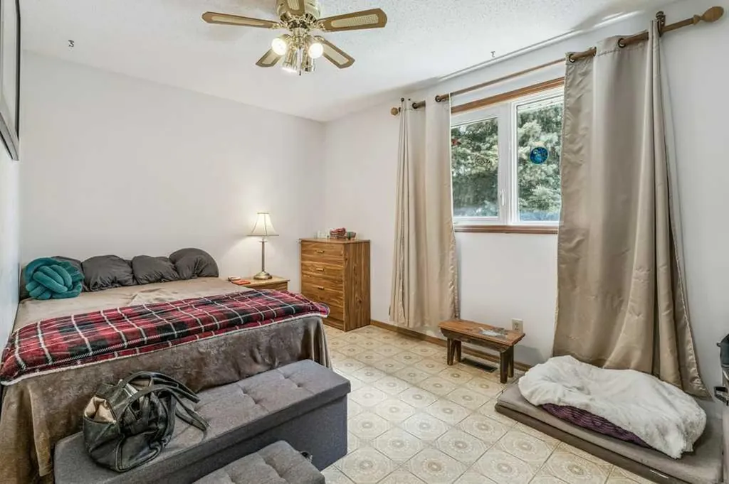 840 Pinecliff Drive NE Calgary AB T1Y 3W7