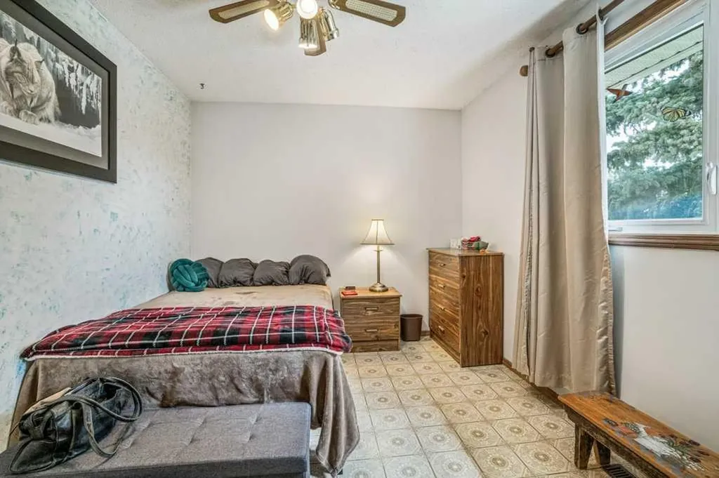 840 Pinecliff Drive NE Calgary AB T1Y 3W7