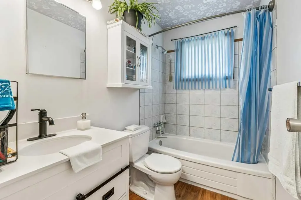 840 Pinecliff Drive NE Calgary AB T1Y 3W7