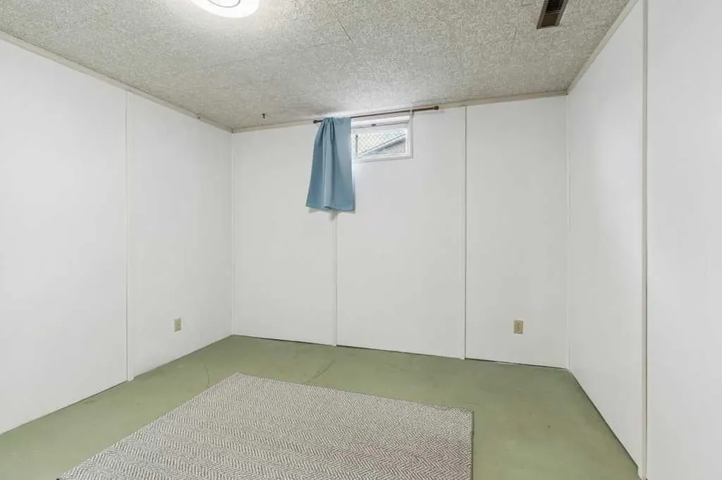 840 Pinecliff Drive NE Calgary AB T1Y 3W7