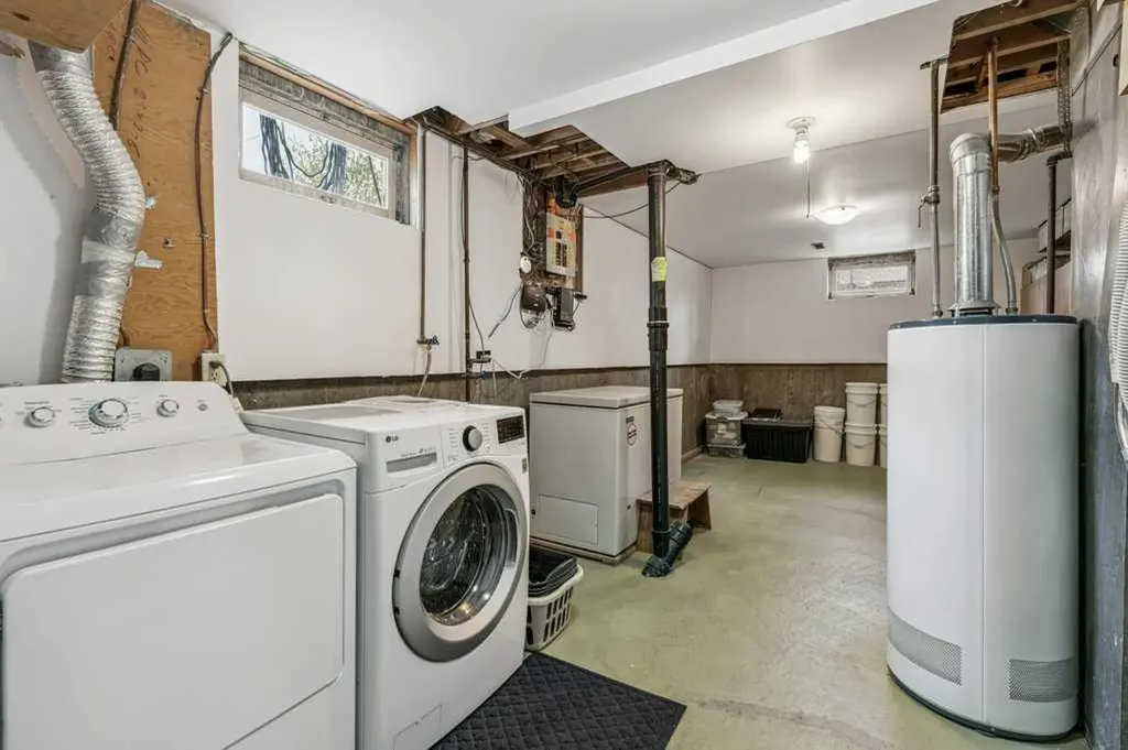 840 Pinecliff Drive NE Calgary AB T1Y 3W7