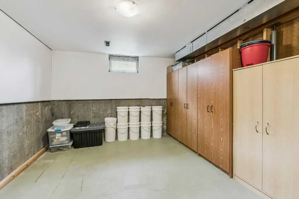 840 Pinecliff Drive NE Calgary AB T1Y 3W7