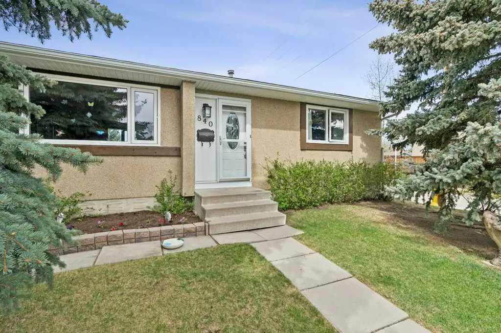 840 Pinecliff Drive NE Calgary AB T1Y 3W7