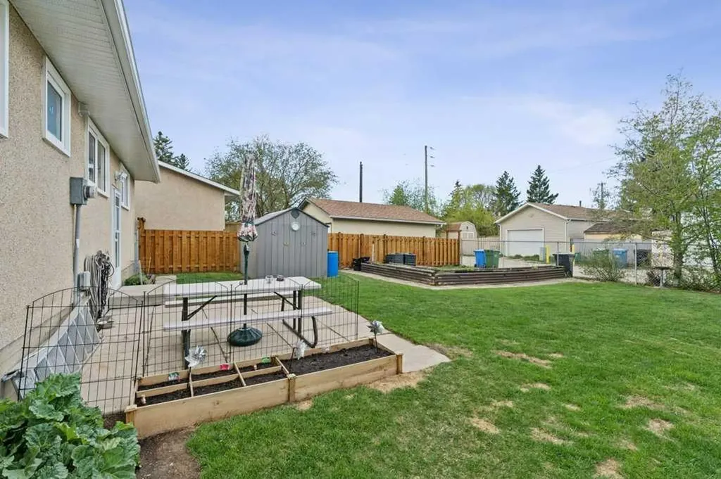 840 Pinecliff Drive NE Calgary AB T1Y 3W7