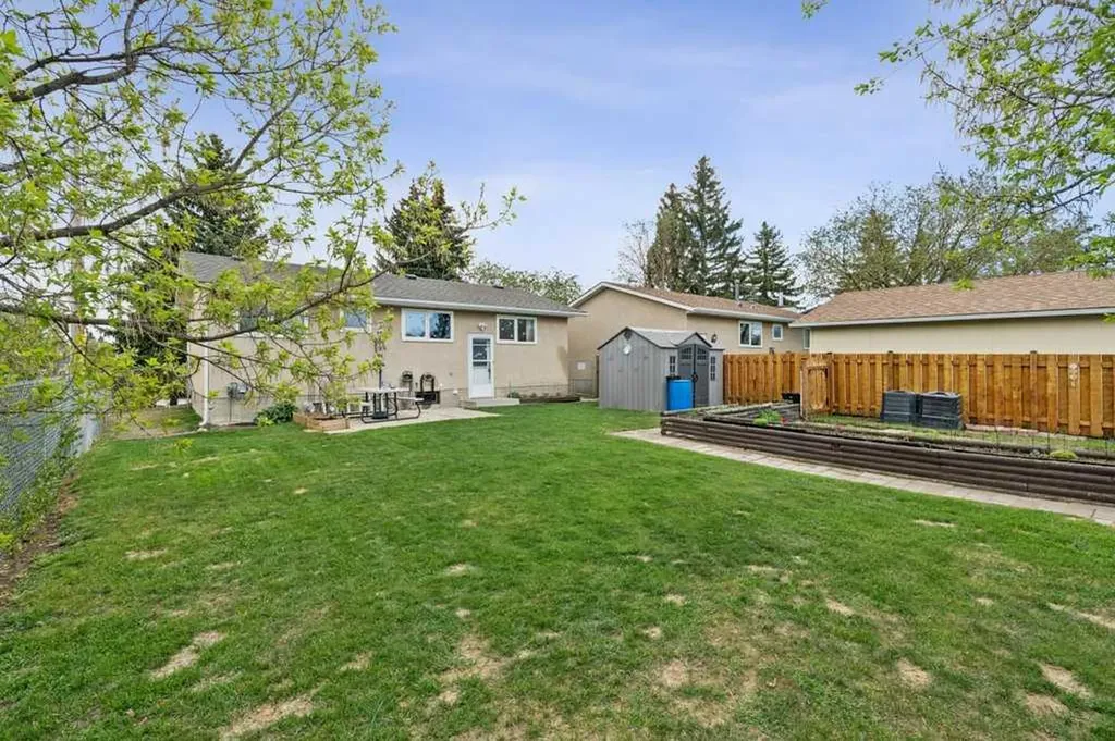 840 Pinecliff Drive NE Calgary AB T1Y 3W7