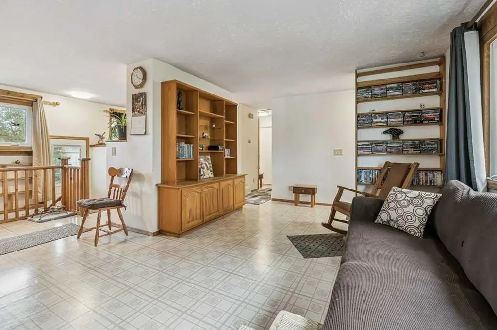 840 Pinecliff Drive NE Calgary AB T1Y 3W7