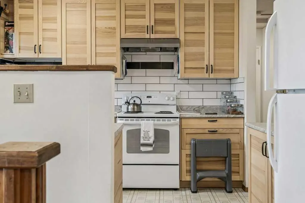 840 Pinecliff Drive NE Calgary AB T1Y 3W7